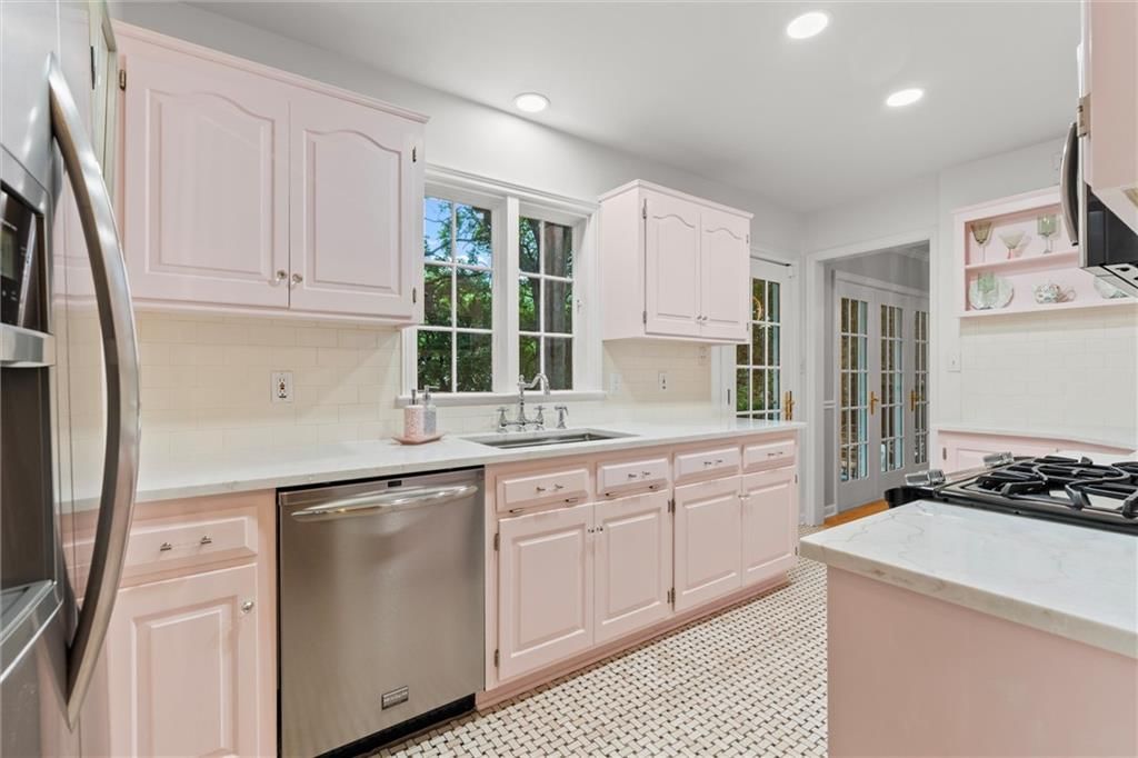 Photo 11 of 41 - 8600 Sagamore Road
