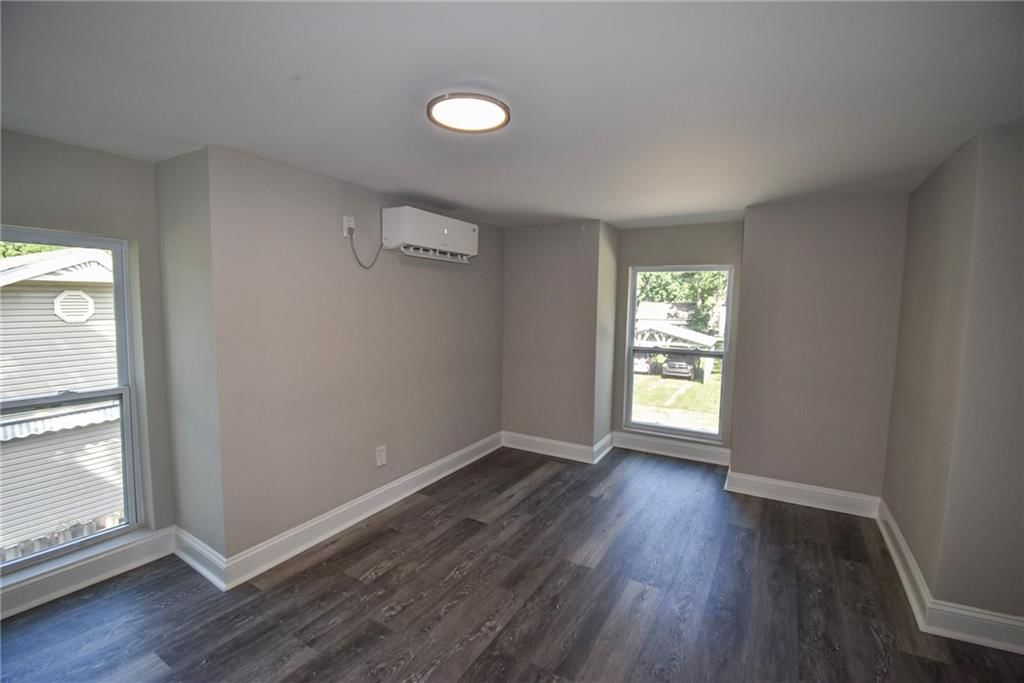 209 Main Street — photo 16