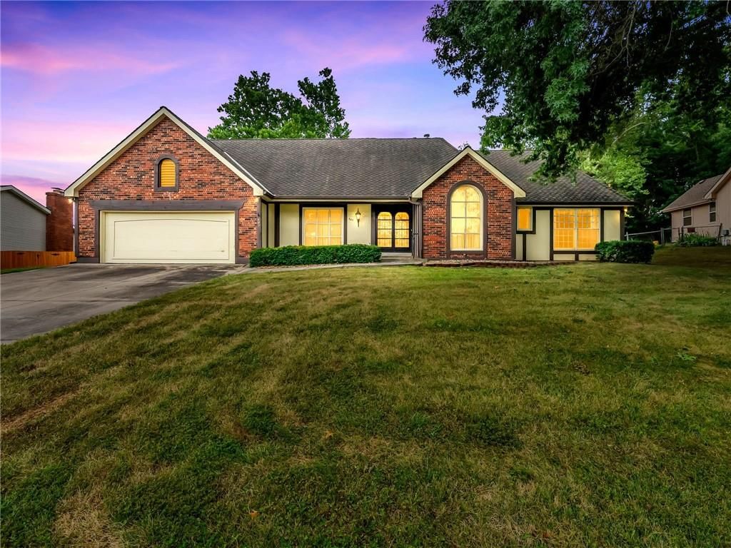 907 N Forest Lane, Liberty, MO