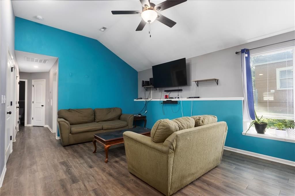 Photo 5 of 27 - 4321 N Jackson Avenue