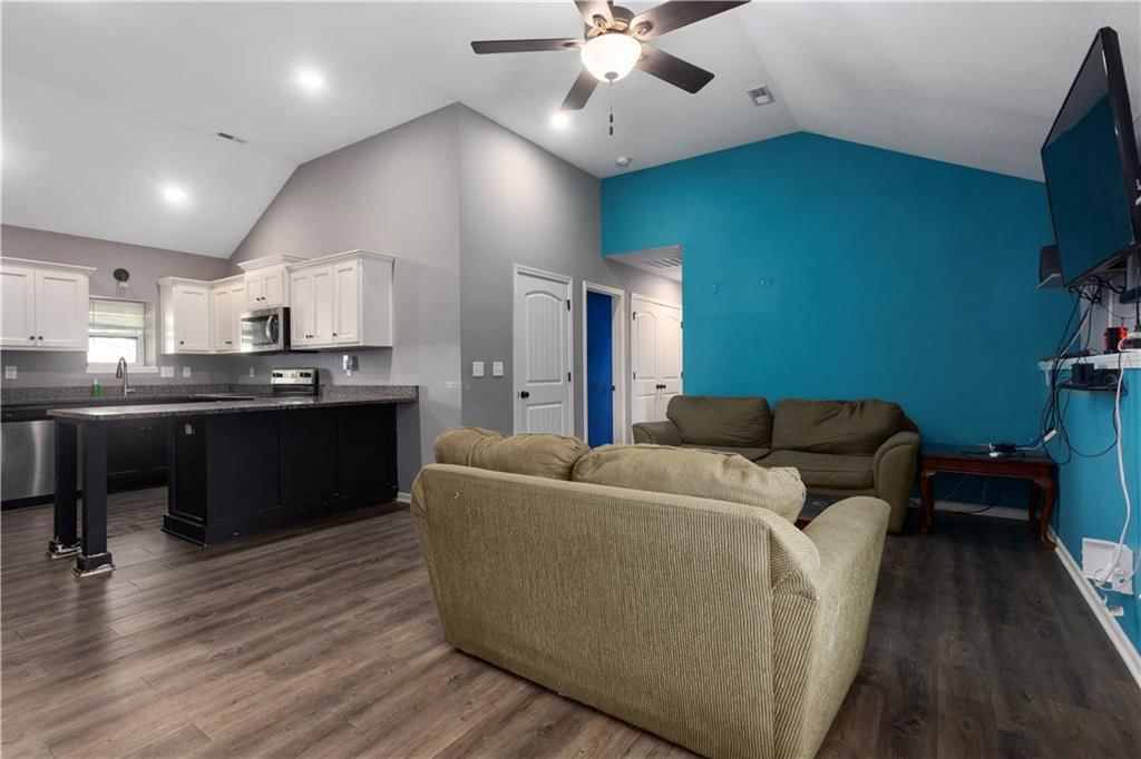Photo 6 of 27 - 4321 N Jackson Avenue
