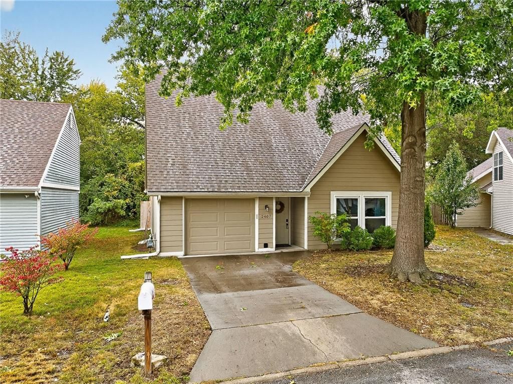 2407 Yosemite Drive, Lawrence, KS