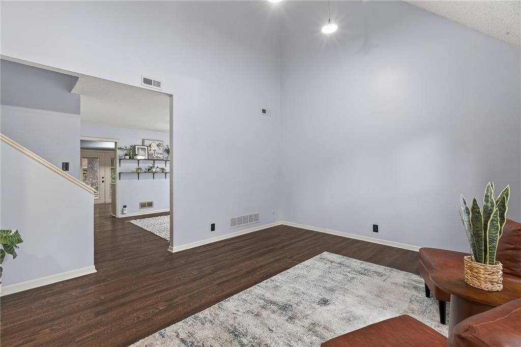 2407 Yosemite Drive — photo 4
