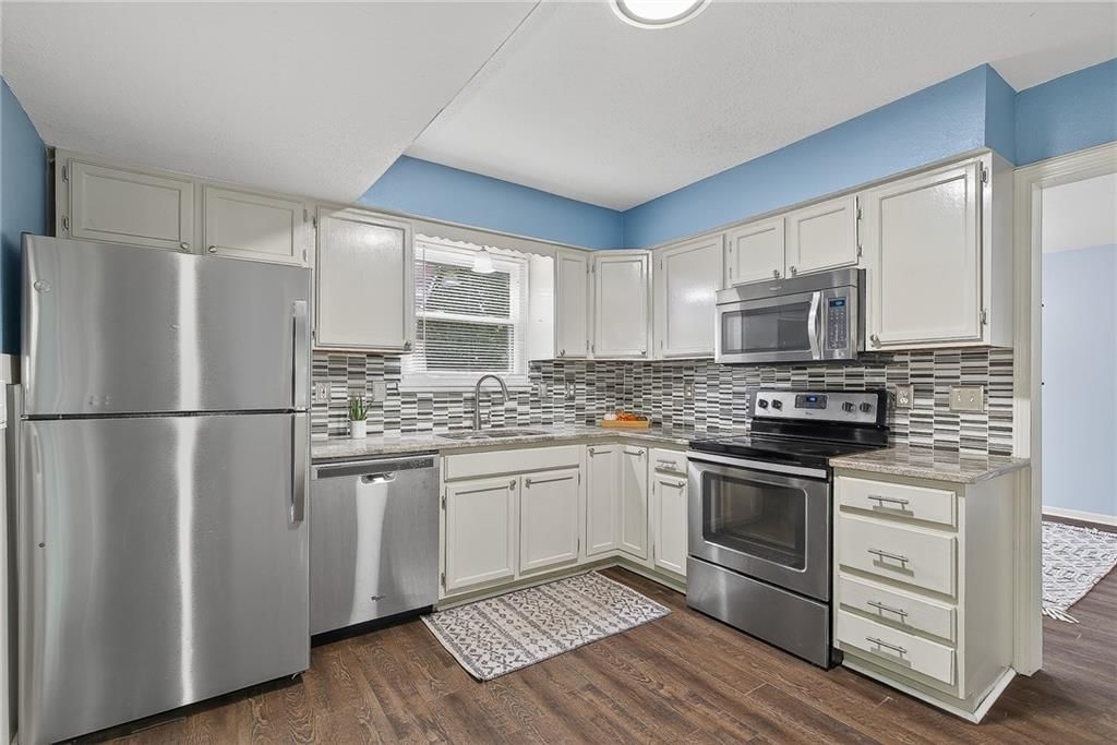 2407 Yosemite Drive — photo 9