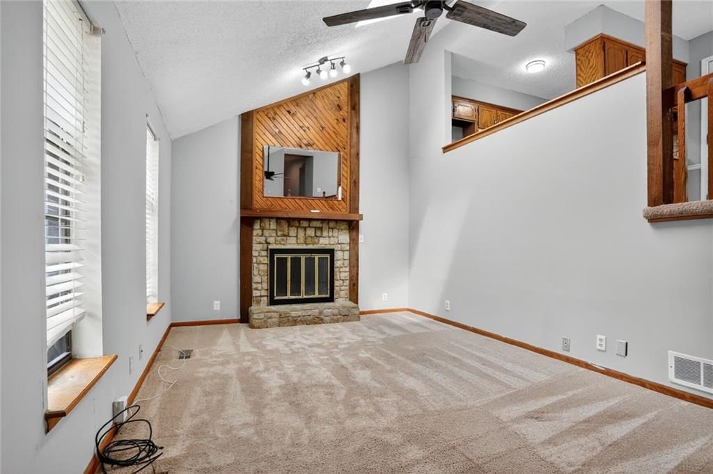 Photo 2 of 16 - 15622 W 126TH Street