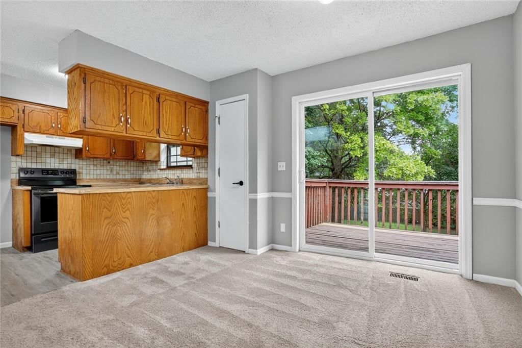 Photo 3 of 16 - 15622 W 126TH Street
