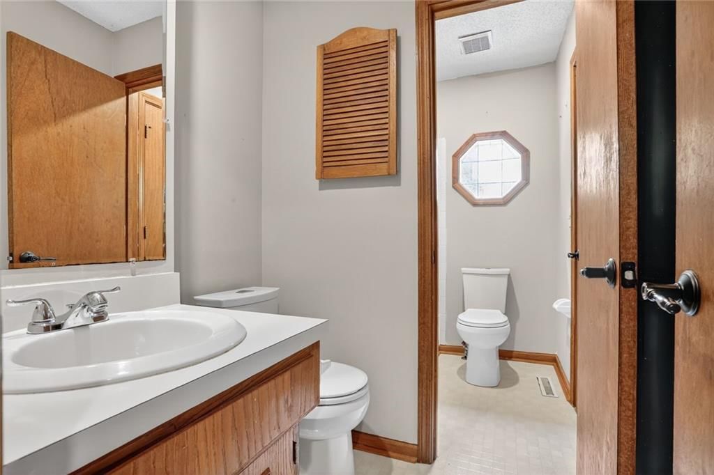Photo 5 of 16 - 15622 W 126TH Street