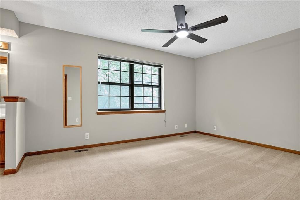 Photo 6 of 16 - 15622 W 126TH Street