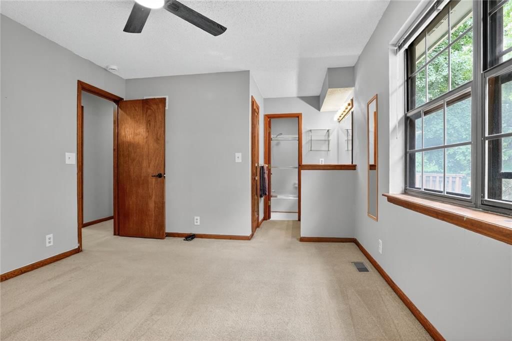 Photo 7 of 16 - 15622 W 126TH Street