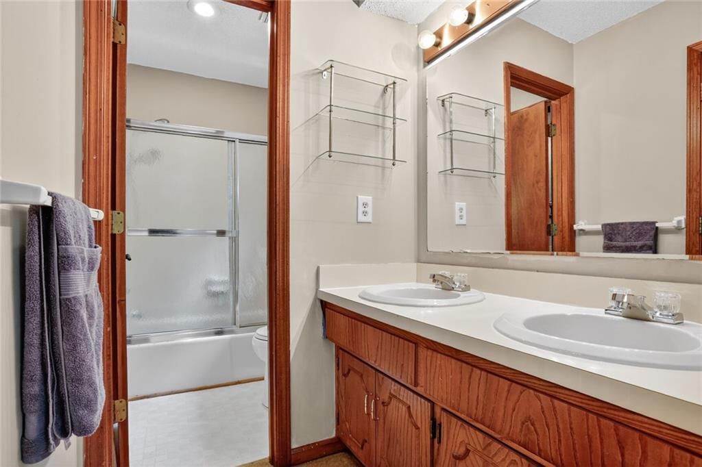 Photo 8 of 16 - 15622 W 126TH Street