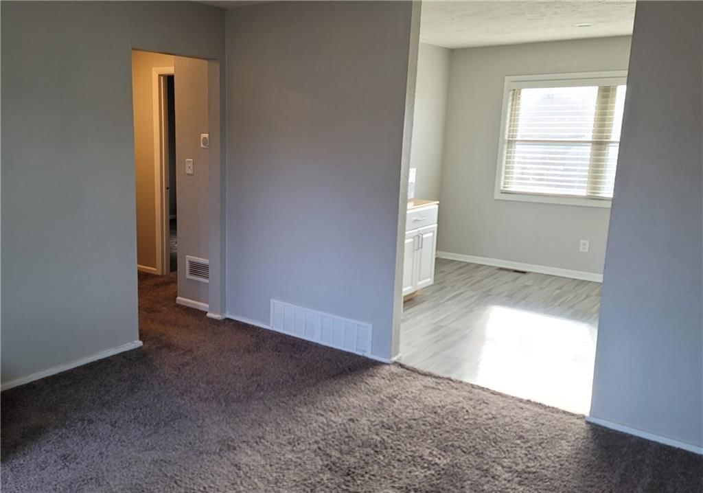 110 E South Avenue — photo 18