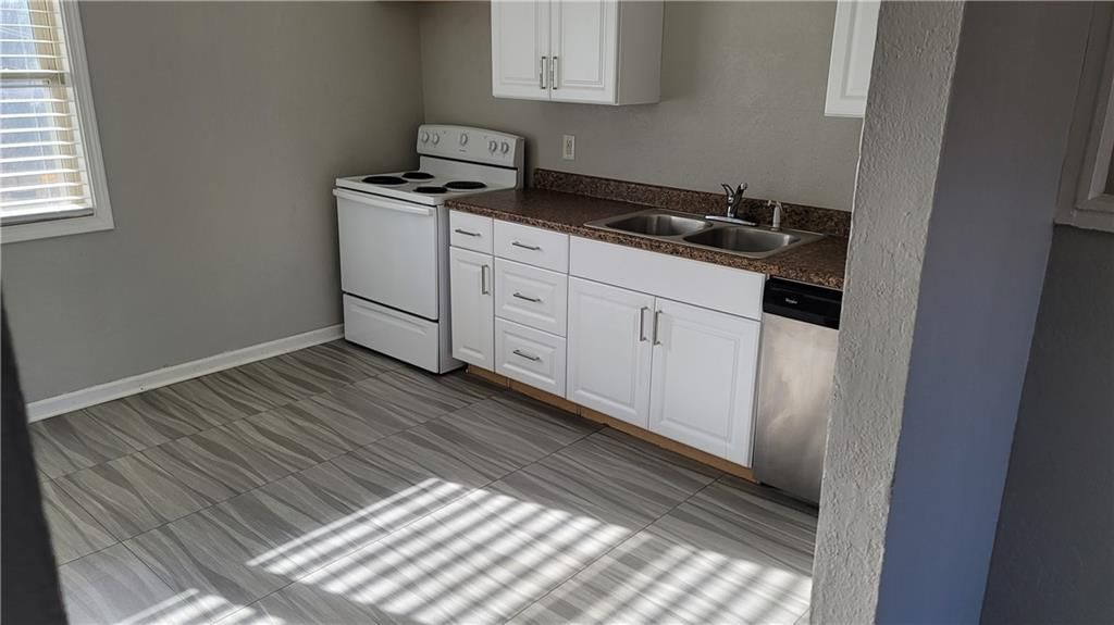 110 E South Avenue — photo 21