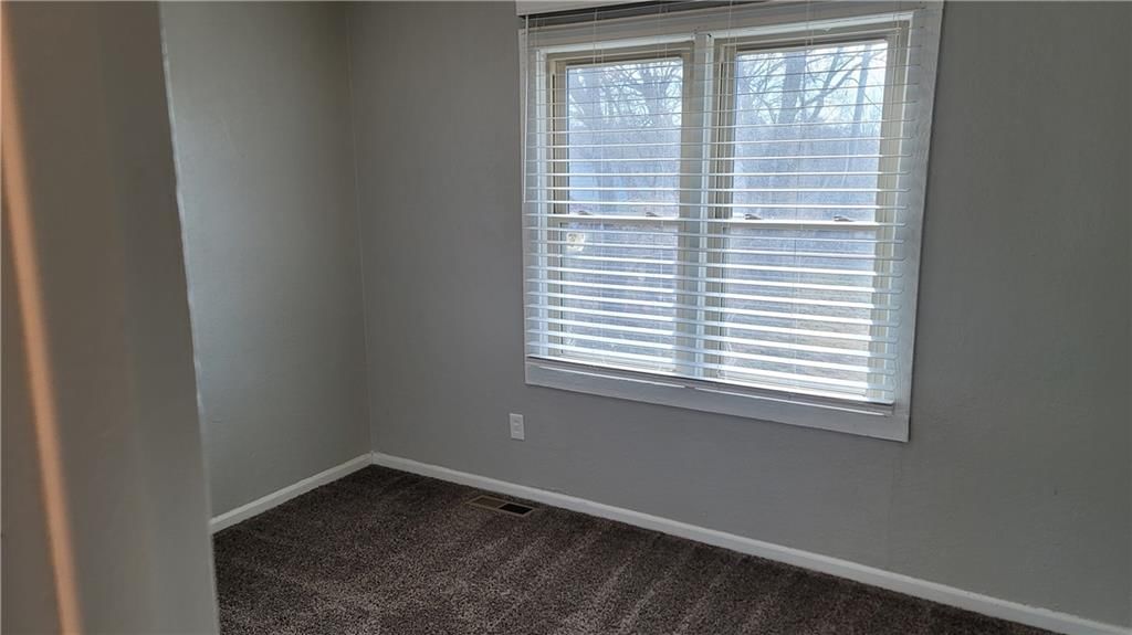 110 E South Avenue — photo 24