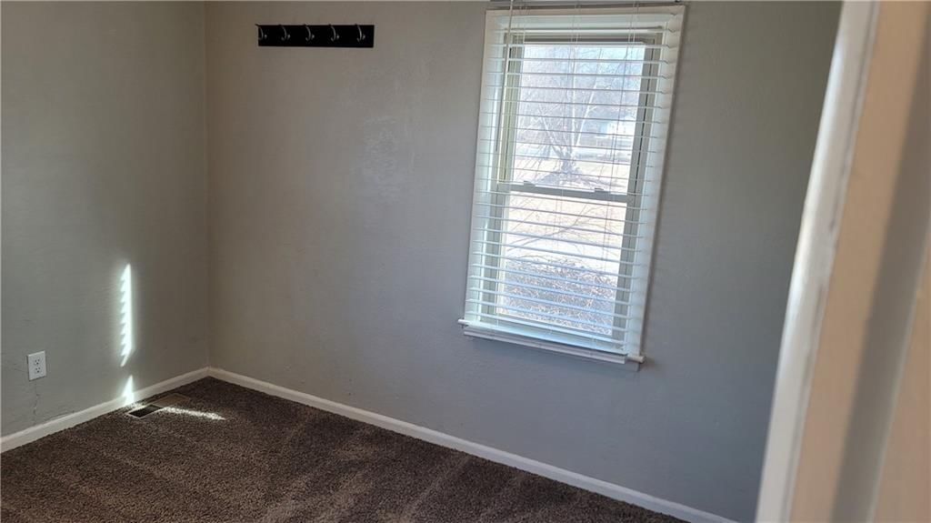 110 E South Avenue — photo 35