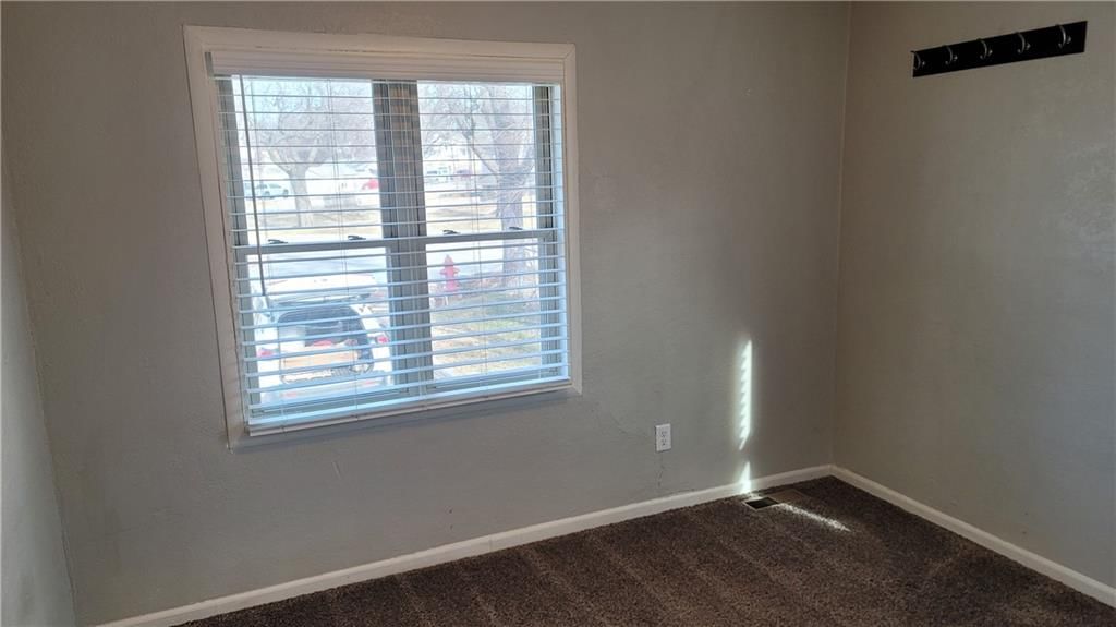 110 E South Avenue — photo 37