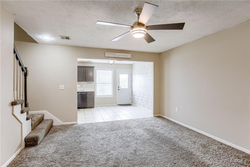 Photo 6 of 19 - 851 E 167th Court