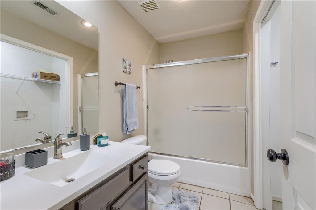 Photo 13 of 19 - 851 E 167th Court