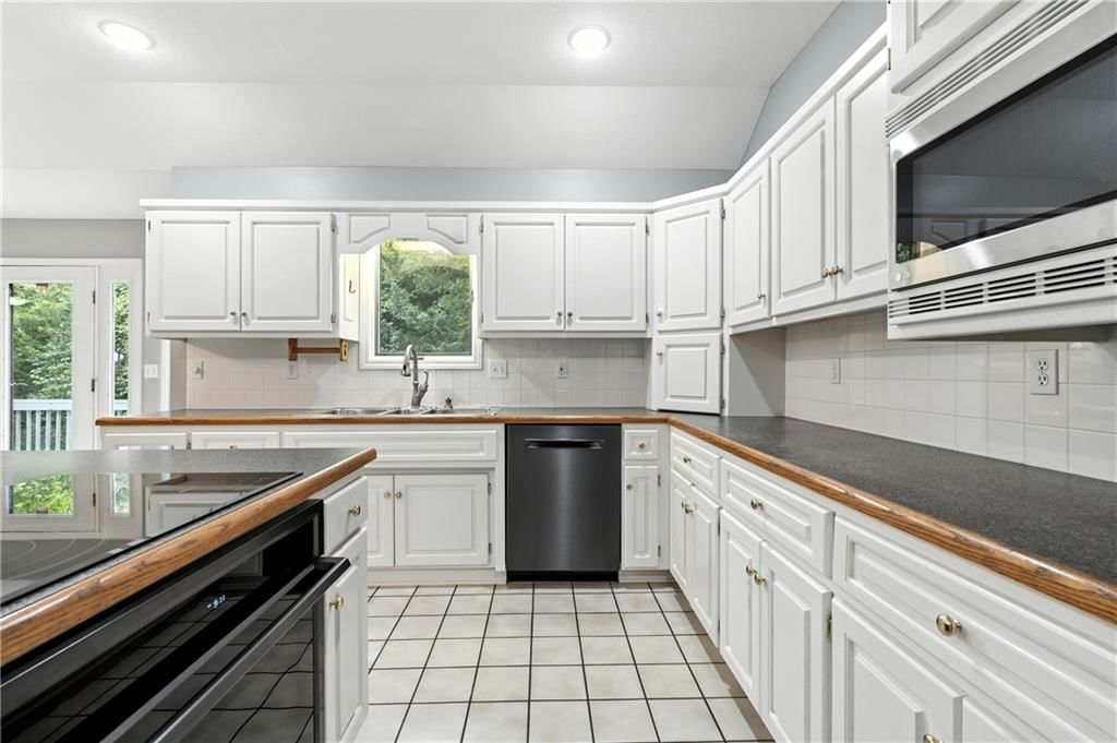 Photo 8 of 50 - 26770 W 226th Street