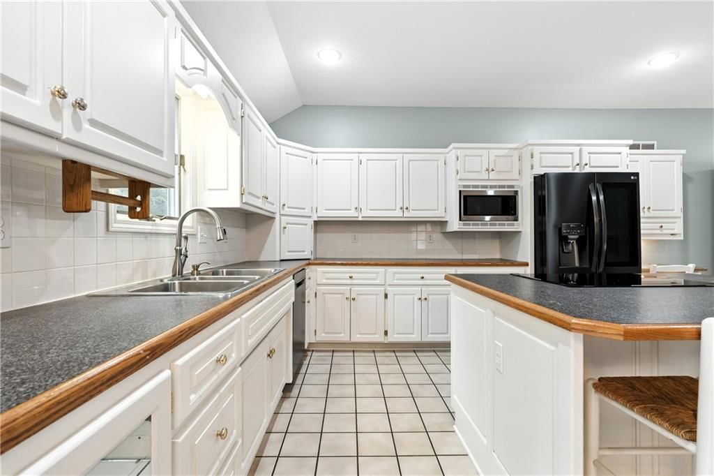Photo 11 of 50 - 26770 W 226th Street