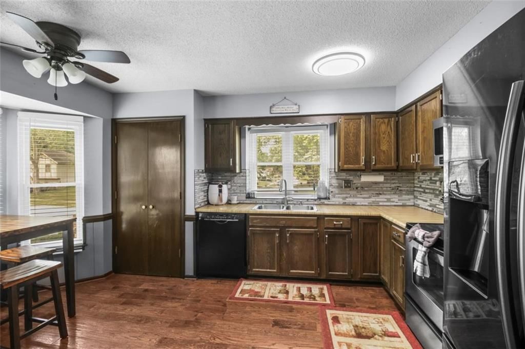 Photo 8 of 22 - 19215 E 13TH Street