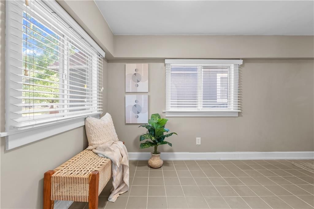 6330 Oak Street — photo 10