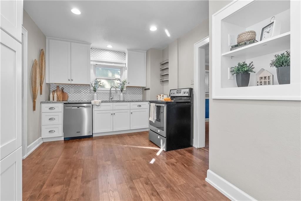 6330 Oak Street — photo 17