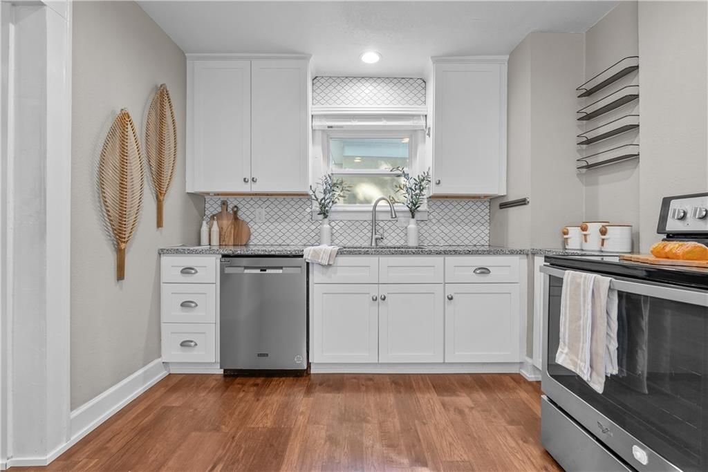 6330 Oak Street — photo 18