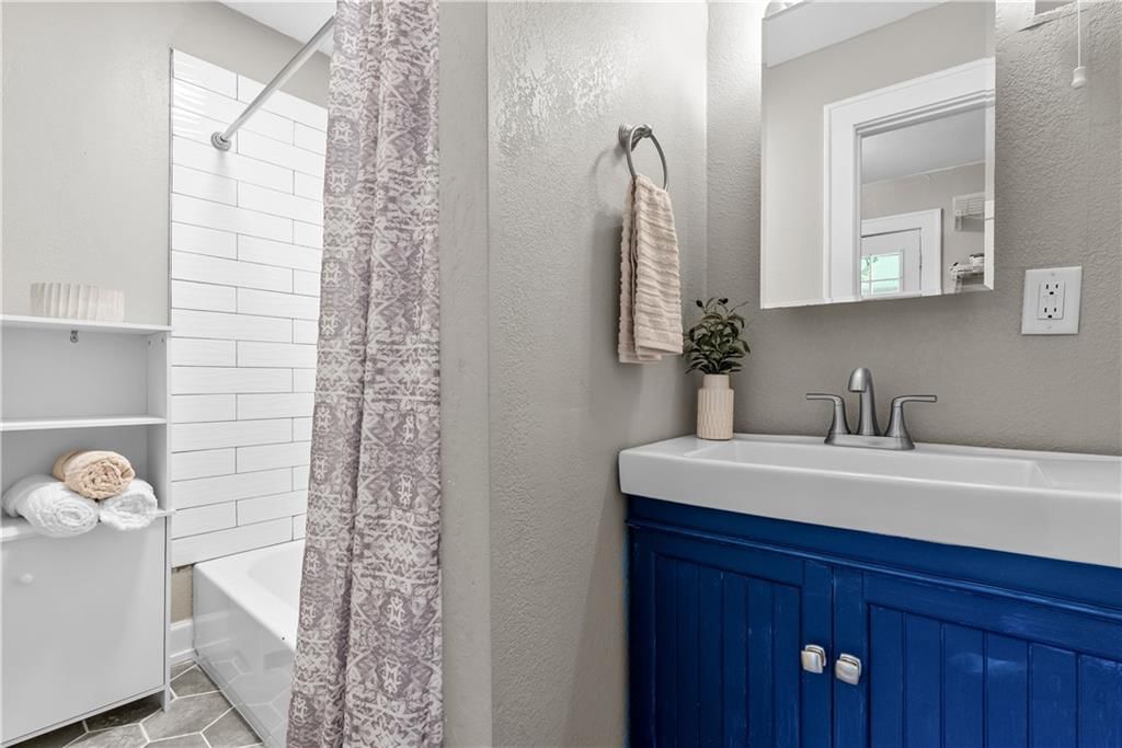 6330 Oak Street — photo 23