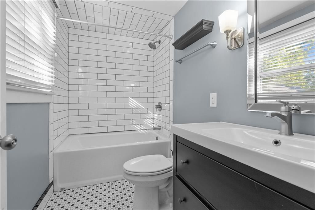 6330 Oak Street — photo 28