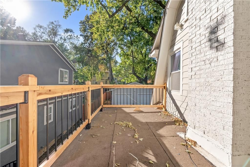 6330 Oak Street — photo 32