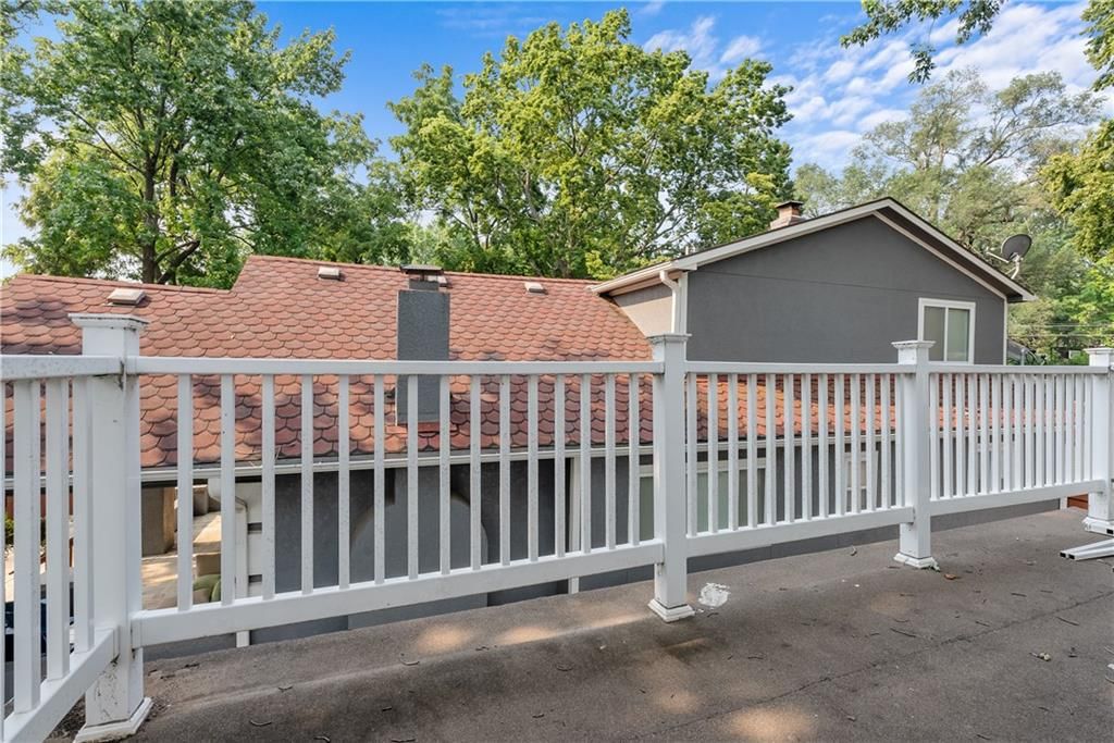 6330 Oak Street — photo 33