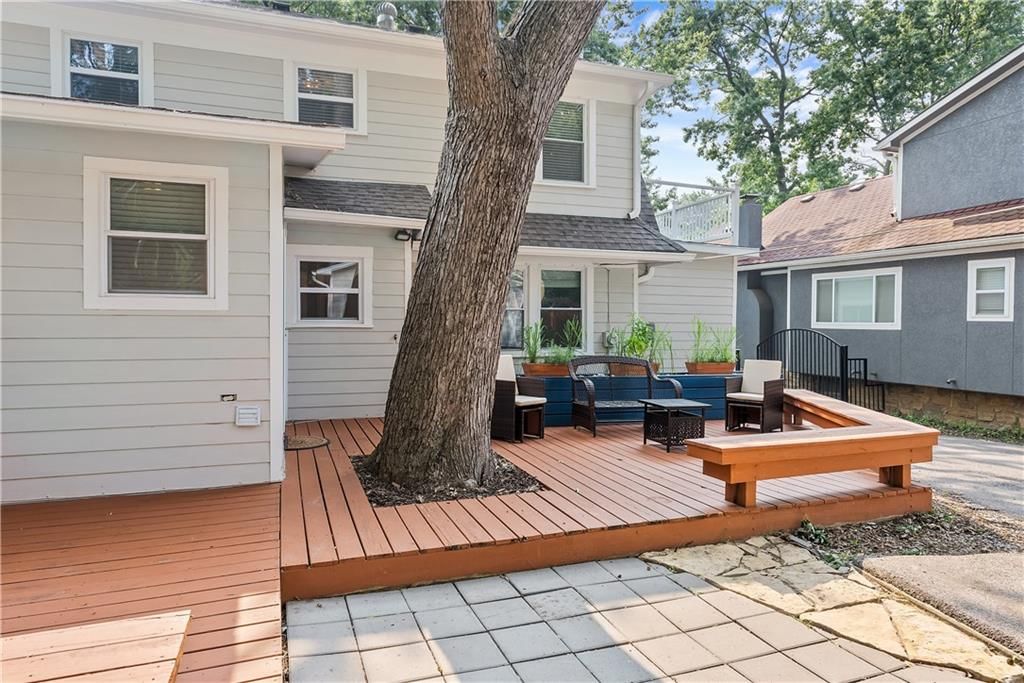 6330 Oak Street — photo 37