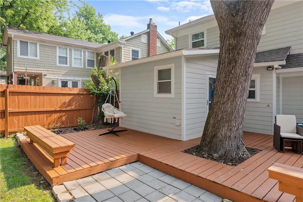 6330 Oak Street — photo 38