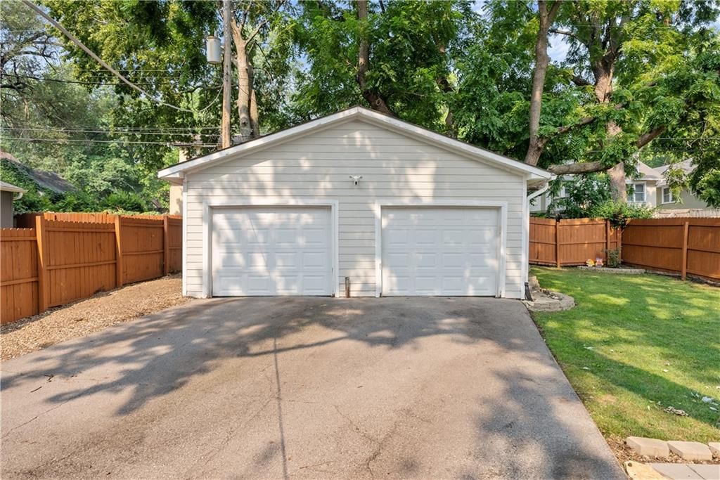 6330 Oak Street — photo 42