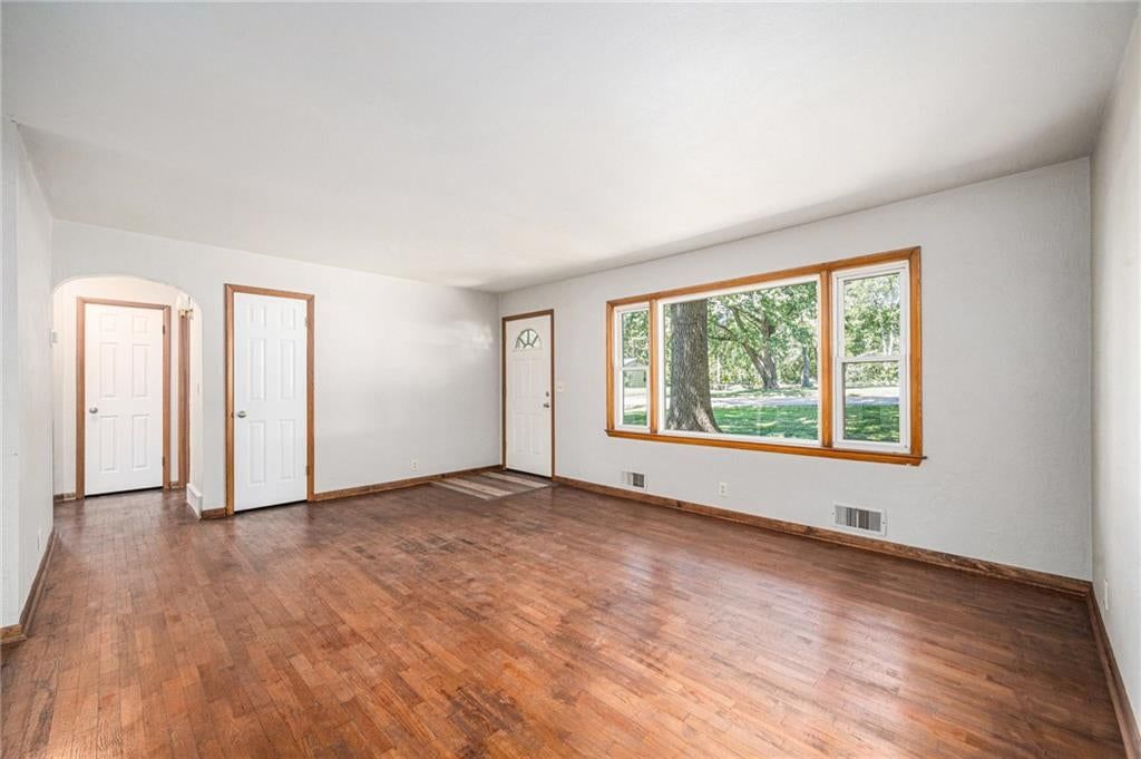 Photo 5 of 23 - 611 NE 88th Street