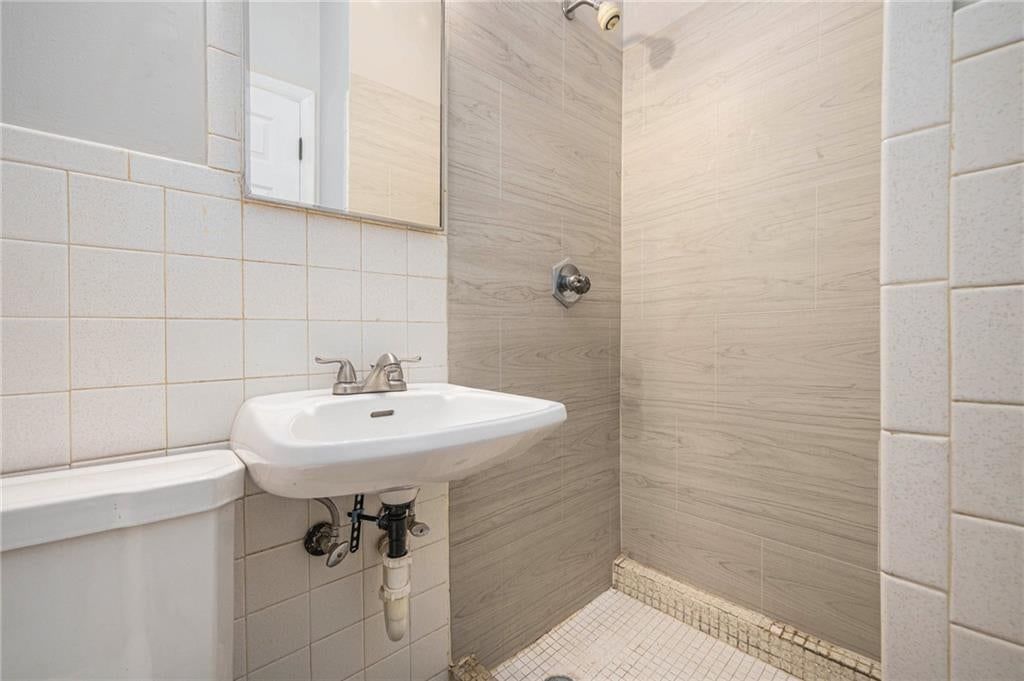 Photo 10 of 23 - 611 NE 88th Street