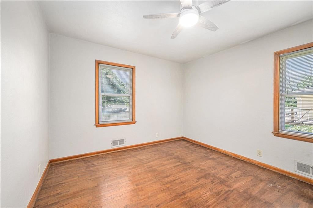 Photo 11 of 23 - 611 NE 88th Street