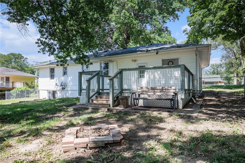 Photo 18 of 23 - 611 NE 88th Street