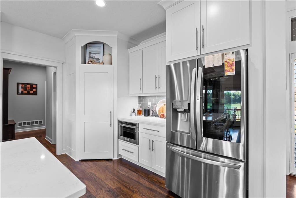 Photo 9 of 41 - 22513 E 43rd St Court S