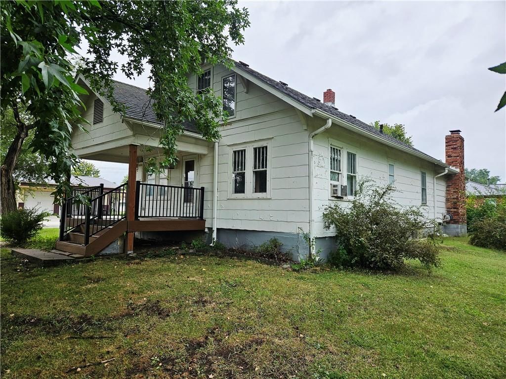 1548 Brown Avenue — photo 3