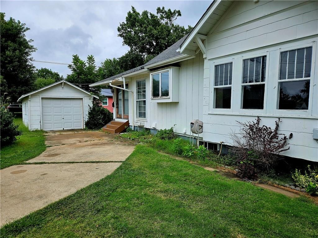 1548 Brown Avenue — photo 4