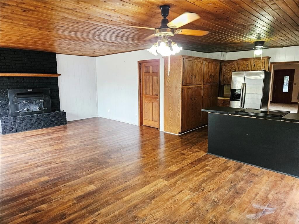 1548 Brown Avenue — photo 7