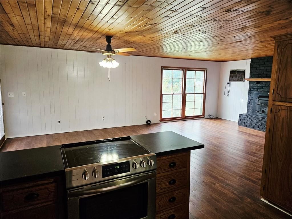 1548 Brown Avenue — photo 9