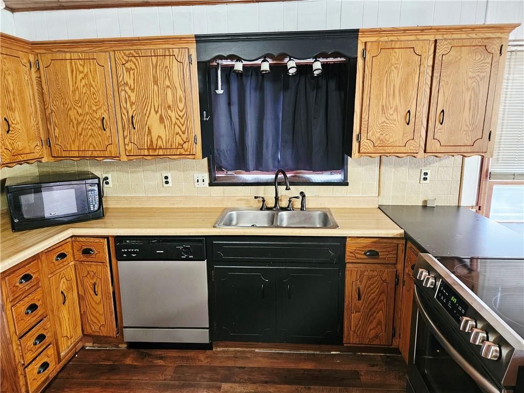 1548 Brown Avenue — photo 10