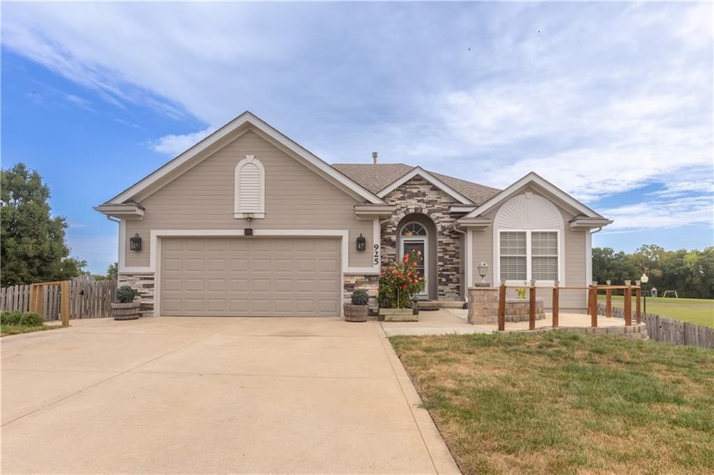 Photo 1 of 36 - 925 Porter Ridge N/A