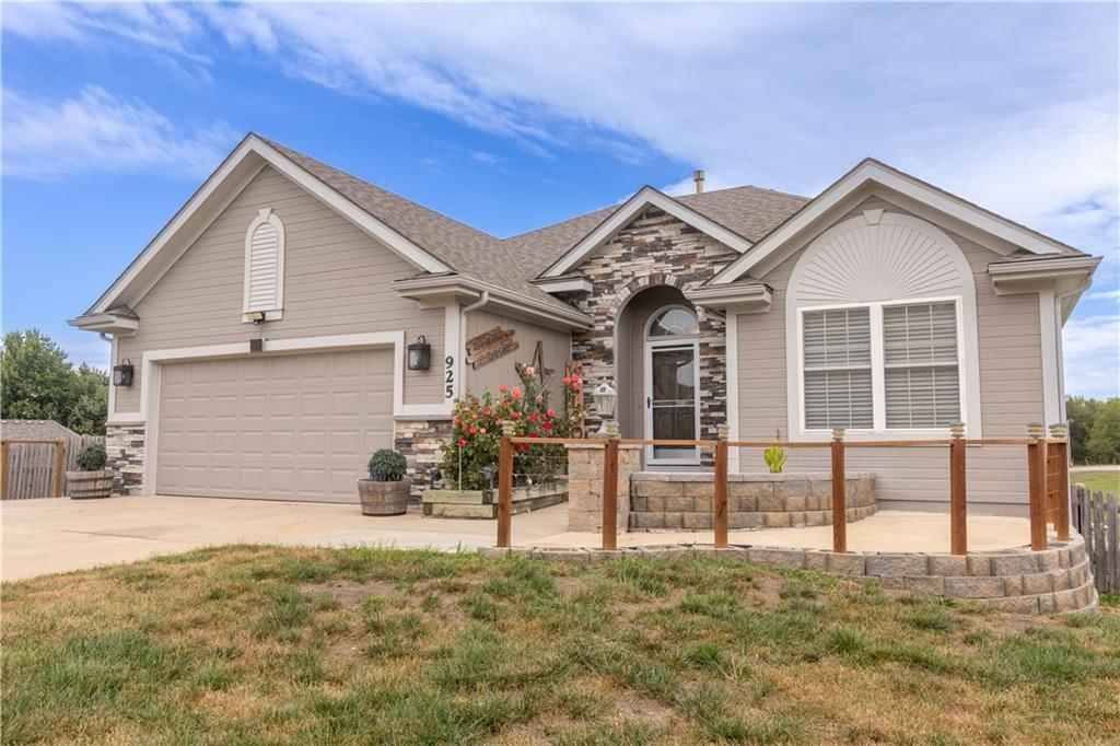 Photo 2 of 36 - 925 Porter Ridge N/A
