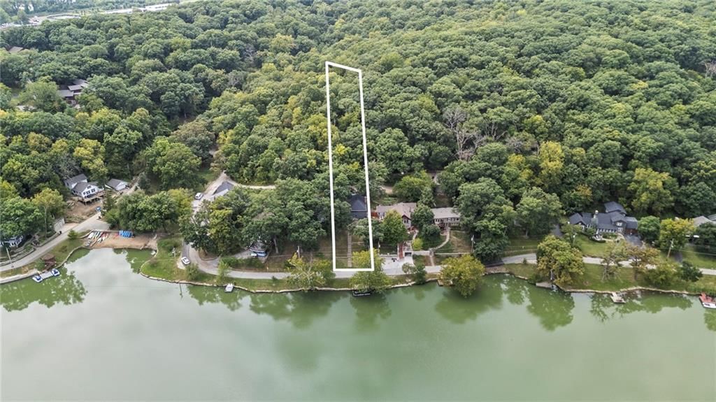 205 Lake Forest Drive — photo 1