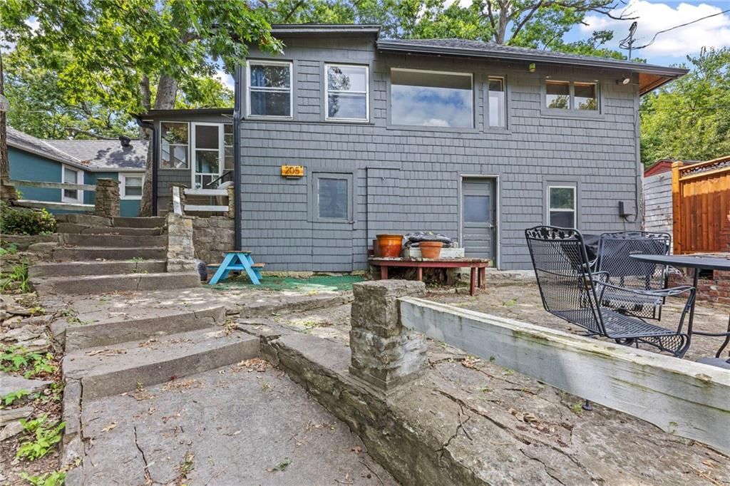 205 Lake Forest Drive — photo 3