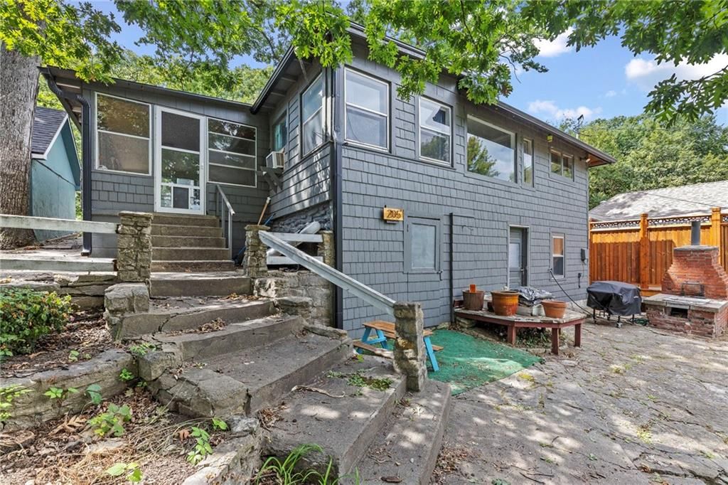 205 Lake Forest Drive — photo 4