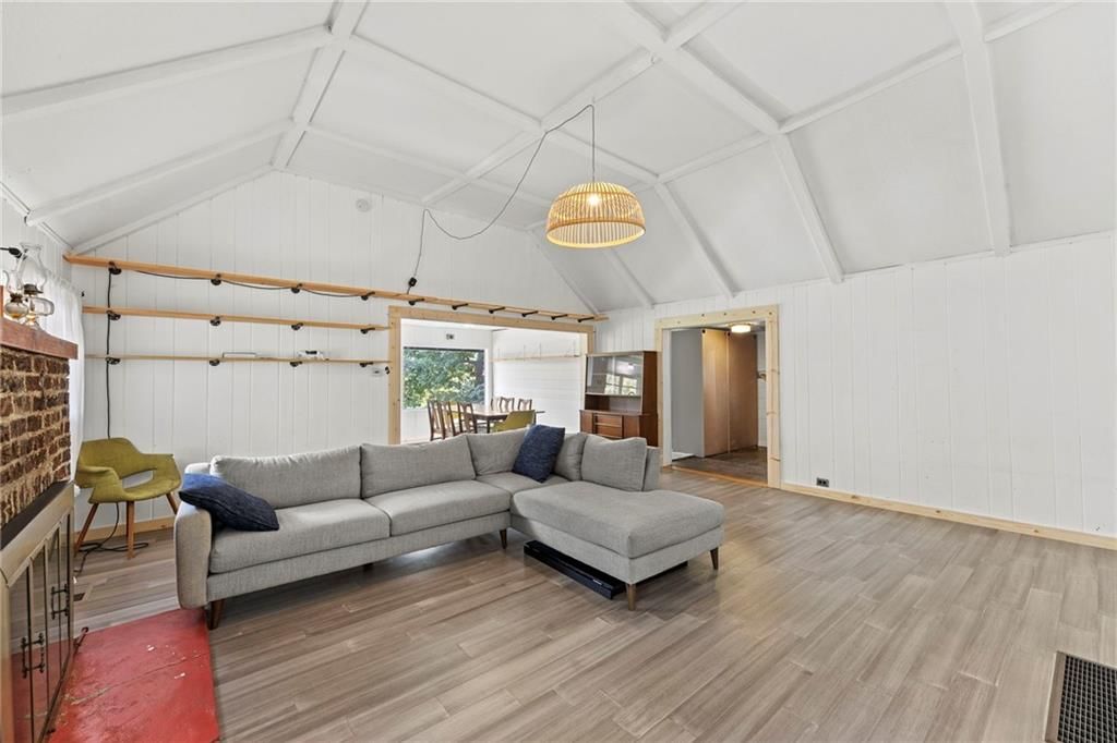 205 Lake Forest Drive — photo 9